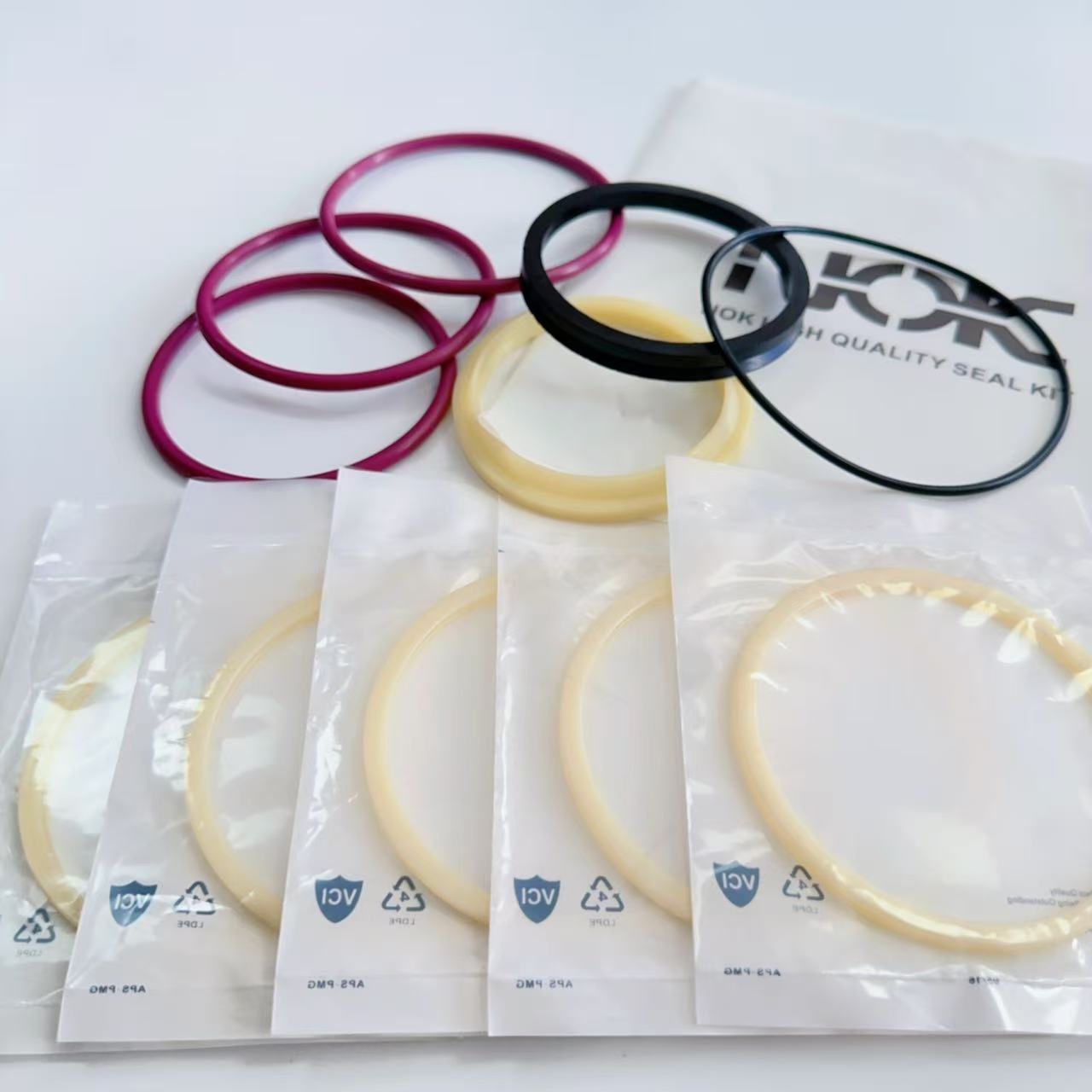 Rotating center joint oil seal
