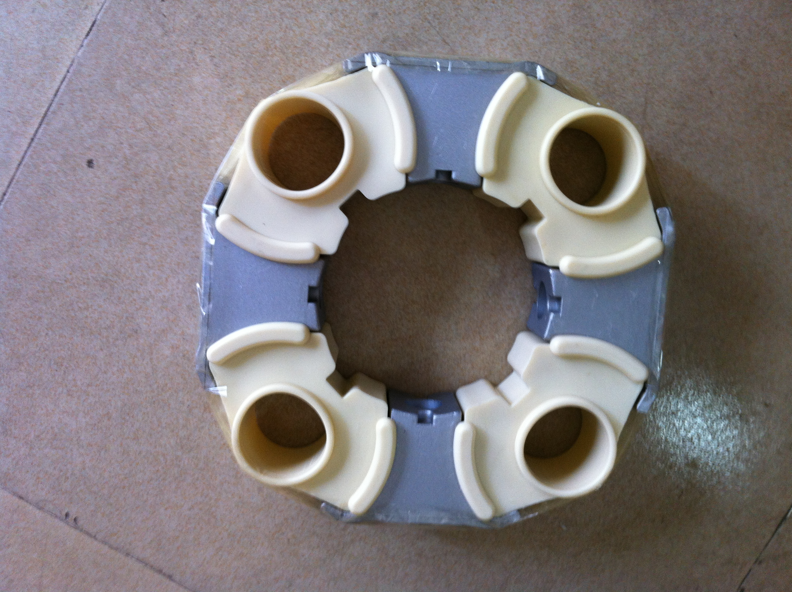 Model 140H Excavator Engine Hydraulic Pump Coupling is suitable for DH280-3, PC300-1, SK07-09, SK350-8, HD1023, HD1250, HD1880, HD1430, CAT300B, CAT330, CAR330C, CAT320D, SH1430 and SH450, R360, Atlas 3306, and SANY335 models 140H.